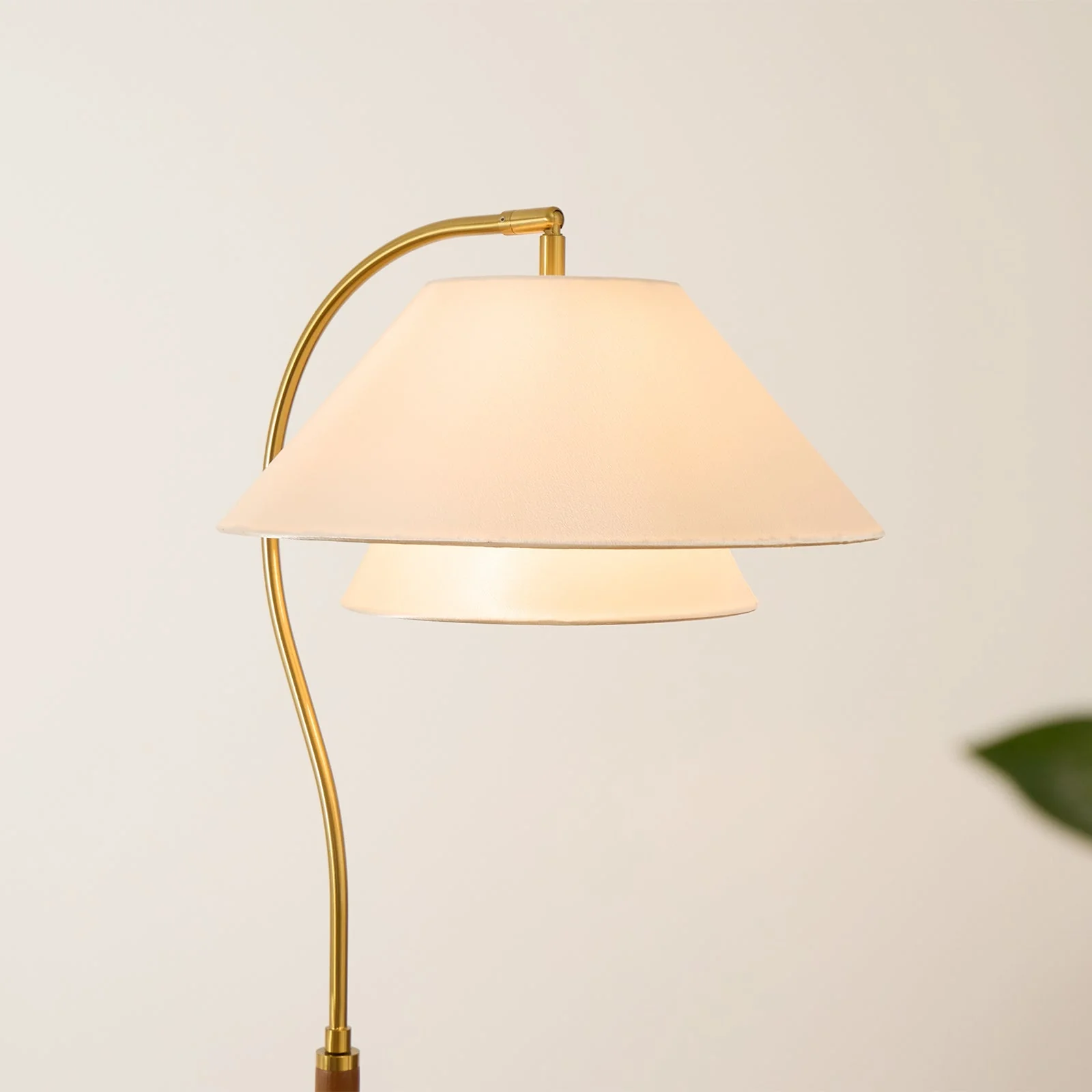 Cygnus Floor Lamp - Image 4