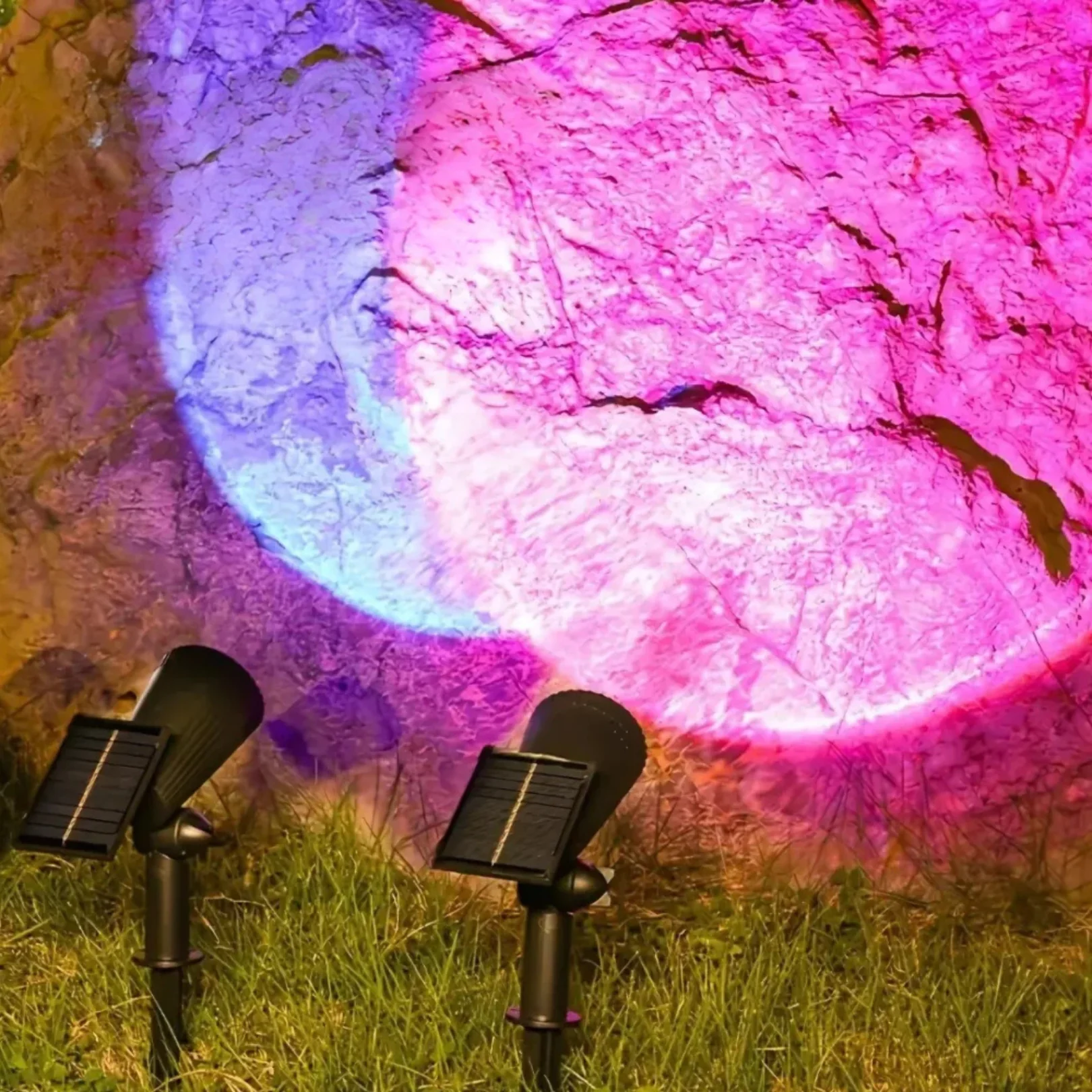 Modern Garden Spotlight - Solar Powered - Image 10